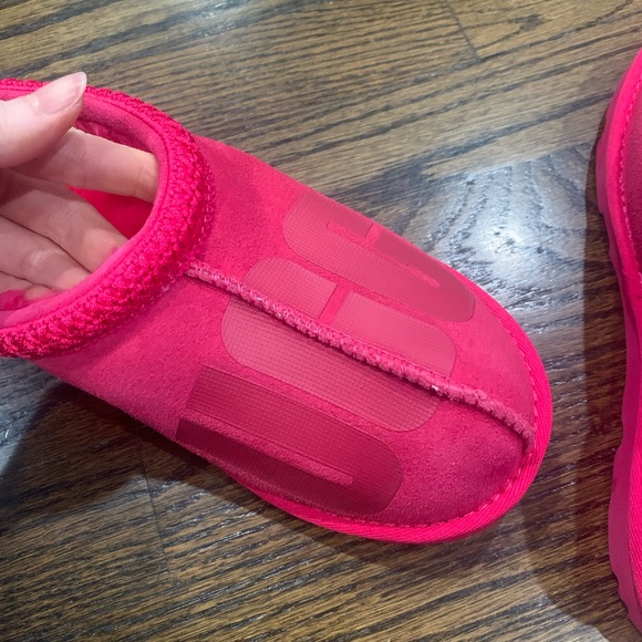 New Ugg Tasman II Scatter Graphic Slipper Shoe Red Kids US Size 4 - Picture 8 of 11